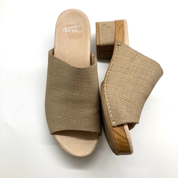 Dansko Maci Taupe Textured Beige Leather Sandals - Picture 11 of 16